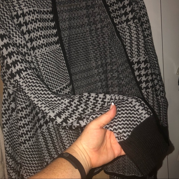 BNWOT - Black and White Checkered Cardigan Sweater - Picture 4 of 4